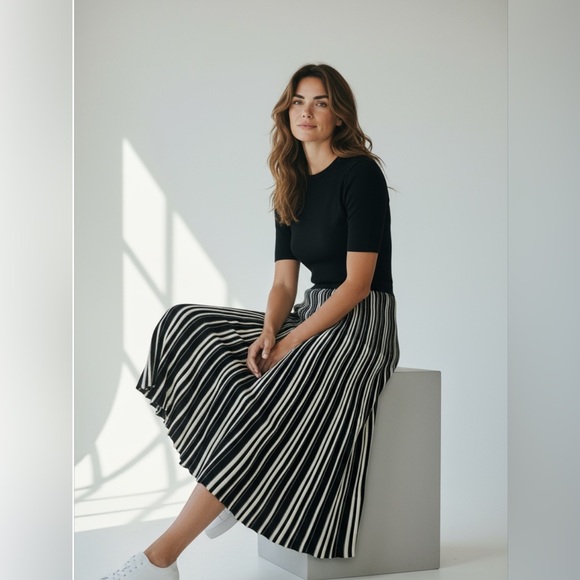 Pure Collection cashmere and wool Black and White A-Line Skirt - Picture 2 of 10